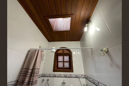 Casa de condomínio para alugar com 600m², 5 quartos e 4 vagasBanheiro