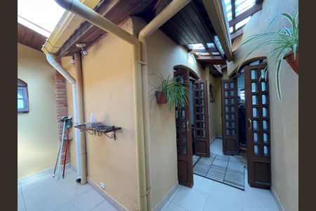 Casa de condomínio para alugar com 600m², 5 quartos e 4 vagasCorredor