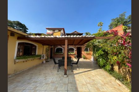 Casa de condomínio para alugar com 600m², 5 quartos e 4 vagasFachada