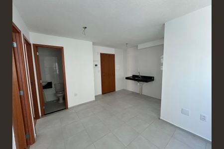 Sala de apartamento para alugar com 2 quartos, 35m² em Del Castilho, Rio de Janeiro