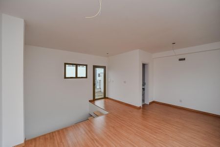 Casa de condomínio à venda com 180m², 3 quartos e 2 vagasCobertura