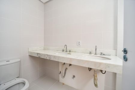 Casa de condomínio à venda com 180m², 3 quartos e 2 vagasBanheiro da Suíte