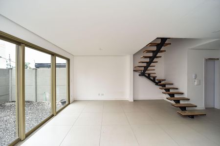 Casa de condomínio à venda com 180m², 3 quartos e 2 vagasSala