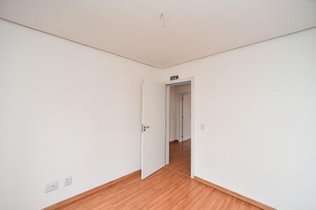 Casa de condomínio à venda com 180m², 3 quartos e 2 vagasQuarto 2