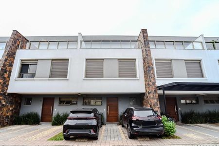 Casa de condomínio à venda com 180m², 3 quartos e 2 vagasFachada