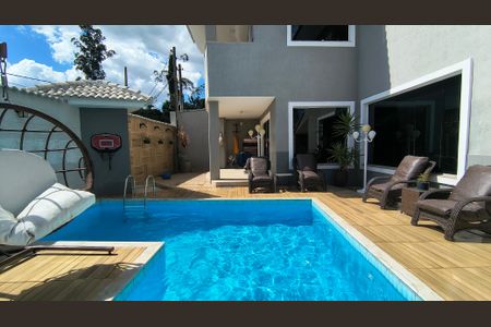 Casa de condomínio à venda com 300m², 4 quartos e 1 vaga Casa de condomínio à venda com 300m², 4 quartos e 1 vagaQuintal