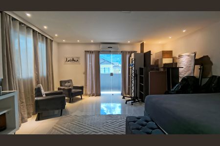 Casa de condomínio à venda com 300m², 4 quartos e 1 vaga Casa de condomínio à venda com 300m², 4 quartos e 1 vagaSuíte 2