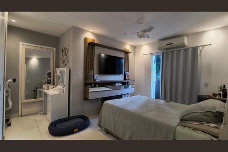 Casa de condomínio à venda com 300m², 4 quartos e 1 vaga Casa de condomínio à venda com 300m², 4 quartos e 1 vagaQuarto