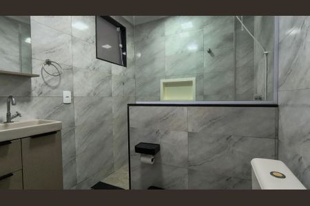 Casa de condomínio à venda com 300m², 4 quartos e 1 vaga Casa de condomínio à venda com 300m², 4 quartos e 1 vagaBanheiro da Suíte 1