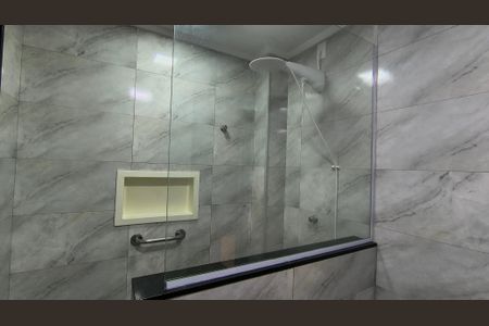 Casa de condomínio à venda com 300m², 4 quartos e 1 vaga Casa de condomínio à venda com 300m², 4 quartos e 1 vagaBanheiro da Suíte 1