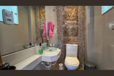 Casa de condomínio à venda com 300m², 4 quartos e 1 vaga Casa de condomínio à venda com 300m², 4 quartos e 1 vagaLavabo