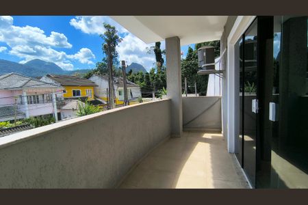 Casa de condomínio à venda com 300m², 4 quartos e 1 vaga Casa de condomínio à venda com 300m², 4 quartos e 1 vagaVaranda da Suíte 2