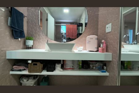 Casa de condomínio à venda com 300m², 4 quartos e 1 vaga Casa de condomínio à venda com 300m², 4 quartos e 1 vagaBanheiro da Suíte 3