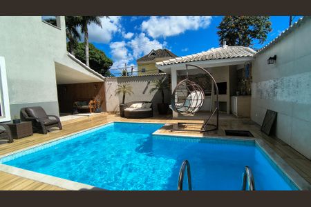 Casa de condomínio à venda com 300m², 4 quartos e 1 vaga Casa de condomínio à venda com 300m², 4 quartos e 1 vagaQuintal