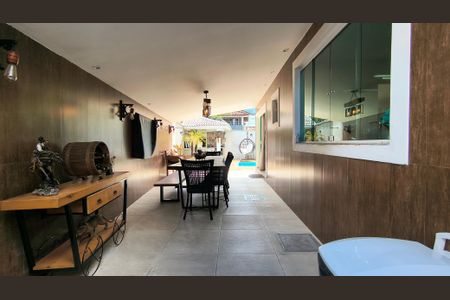 Casa de condomínio à venda com 300m², 4 quartos e 1 vaga Casa de condomínio à venda com 300m², 4 quartos e 1 vagaQuintal