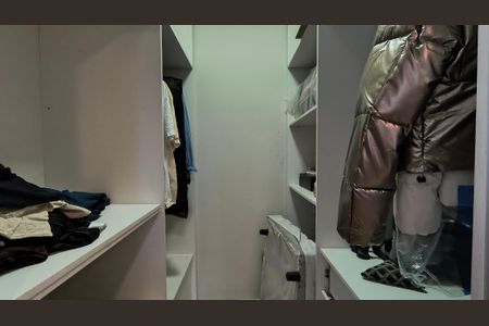 Casa de condomínio à venda com 300m², 4 quartos e 1 vaga Casa de condomínio à venda com 300m², 4 quartos e 1 vagaCloset da Suíte 3