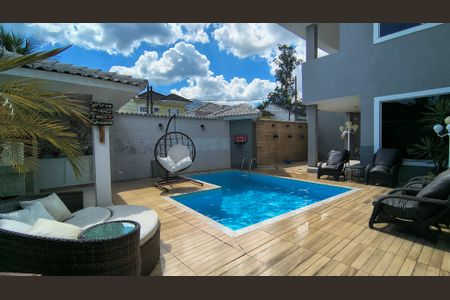 Casa de condomínio à venda com 300m², 4 quartos e 1 vaga Casa de condomínio à venda com 300m², 4 quartos e 1 vagaQuintal