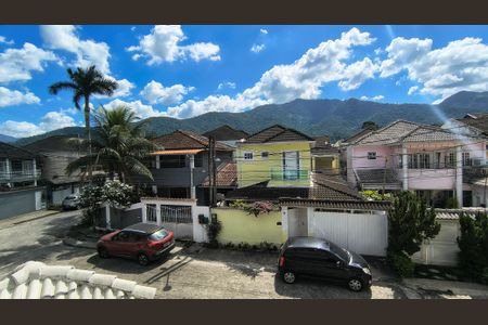 Casa de condomínio à venda com 300m², 4 quartos e 1 vaga Casa de condomínio à venda com 300m², 4 quartos e 1 vagaVaranda da Suíte 2