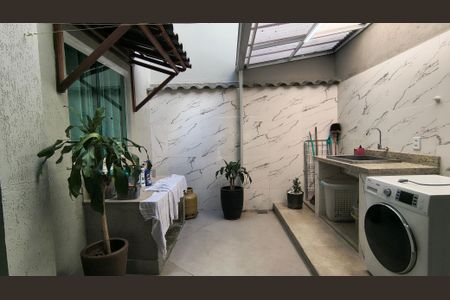 Casa de condomínio à venda com 300m², 4 quartos e 1 vaga Casa de condomínio à venda com 300m², 4 quartos e 1 vagaÁrea de Serviço
