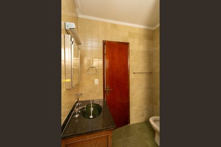 Casa à venda com 300m², 4 quartos e 4 vagasBanheiro da Suíte