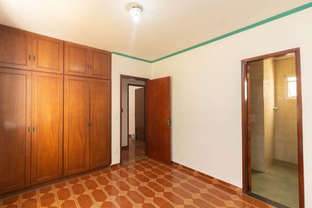 Casa à venda com 300m², 4 quartos e 4 vagasSuíte
