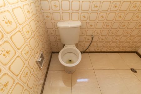 Casa à venda com 300m², 4 quartos e 4 vagasBanheiro 2