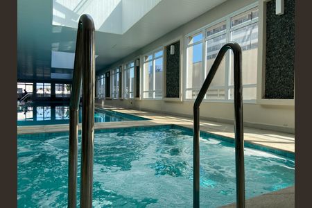 Apartamento à venda com 84m², 3 quartos e 2 vagas Apartamento à venda com 84m², 3 quartos e 2 vagasÁrea comum - Piscina