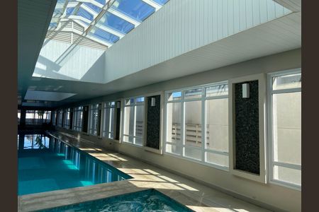 Apartamento à venda com 84m², 3 quartos e 2 vagas Apartamento à venda com 84m², 3 quartos e 2 vagasÁrea comum - Piscina