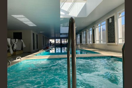 Apartamento à venda com 84m², 3 quartos e 2 vagas Apartamento à venda com 84m², 3 quartos e 2 vagasÁrea comum - Piscina