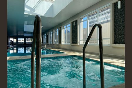 Apartamento à venda com 84m², 3 quartos e 2 vagas Apartamento à venda com 84m², 3 quartos e 2 vagasÁrea comum - Piscina