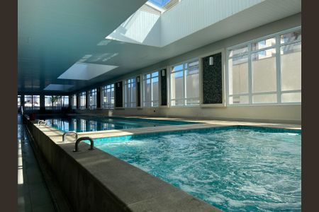 Apartamento à venda com 84m², 3 quartos e 2 vagas Apartamento à venda com 84m², 3 quartos e 2 vagasÁrea comum - Piscina