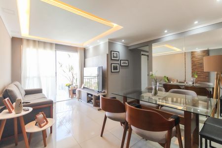 Sala de apartamento à venda com 3 quartos, 70m² em Vila Carmosina, São Paulo