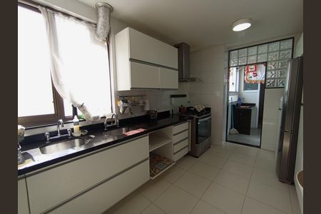 Apartamento à venda com 304m², 4 quartos e 3 vagas Apartamento à venda com 304m², 4 quartos e 3 vagasCozinha