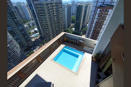 Apartamento à venda com 304m², 4 quartos e 3 vagas Apartamento à venda com 304m², 4 quartos e 3 vagasVista para piscina