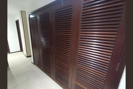 Apartamento à venda com 304m², 4 quartos e 3 vagas Apartamento à venda com 304m², 4 quartos e 3 vagasArmário box