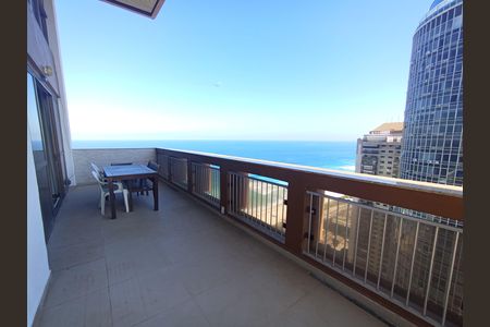 Apartamento à venda com 304m², 4 quartos e 3 vagas Apartamento à venda com 304m², 4 quartos e 3 vagasÁrea externa