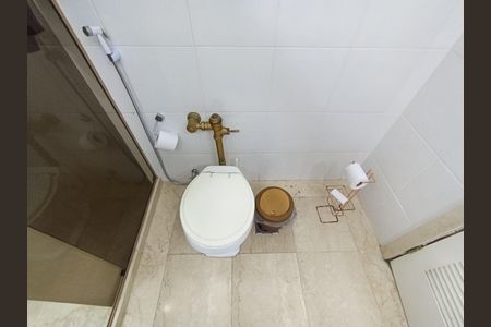 Apartamento à venda com 304m², 4 quartos e 3 vagas Apartamento à venda com 304m², 4 quartos e 3 vagasBanheiro social