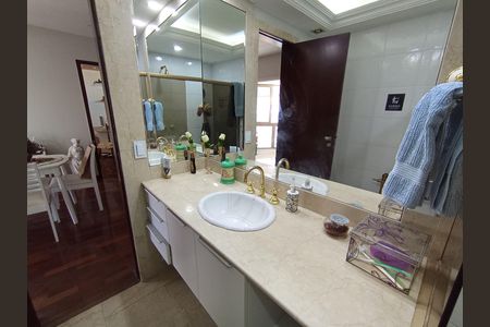 Apartamento à venda com 304m², 4 quartos e 3 vagas Apartamento à venda com 304m², 4 quartos e 3 vagasBanheiro social