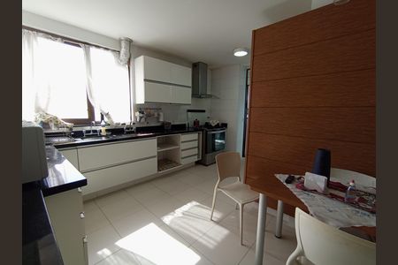 Apartamento à venda com 304m², 4 quartos e 3 vagas Apartamento à venda com 304m², 4 quartos e 3 vagasCozinha