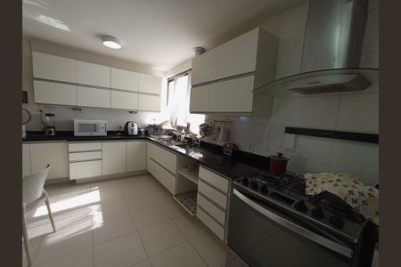 Apartamento à venda com 304m², 4 quartos e 3 vagas Apartamento à venda com 304m², 4 quartos e 3 vagasCozinha