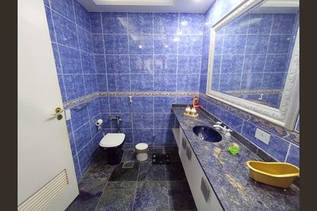 Apartamento à venda com 304m², 4 quartos e 3 vagas Apartamento à venda com 304m², 4 quartos e 3 vagasBanheiro quarto 1