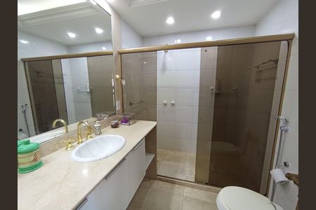 Apartamento à venda com 304m², 4 quartos e 3 vagas Apartamento à venda com 304m², 4 quartos e 3 vagasBanheiro social
