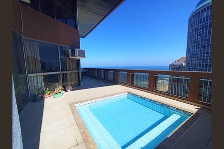 Apartamento à venda com 304m², 4 quartos e 3 vagas Apartamento à venda com 304m², 4 quartos e 3 vagasPiscina