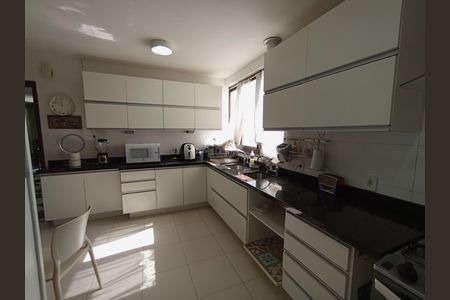 Cozinha  de apartamento à venda com 4 quartos, 304m² em Barra da Tijuca, Rio de Janeiro
