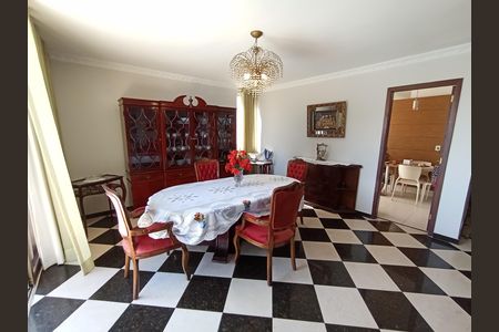 Apartamento à venda com 304m², 4 quartos e 3 vagas Apartamento à venda com 304m², 4 quartos e 3 vagasSala de Jantar