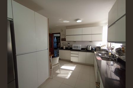 Apartamento à venda com 304m², 4 quartos e 3 vagas Apartamento à venda com 304m², 4 quartos e 3 vagasCozinha