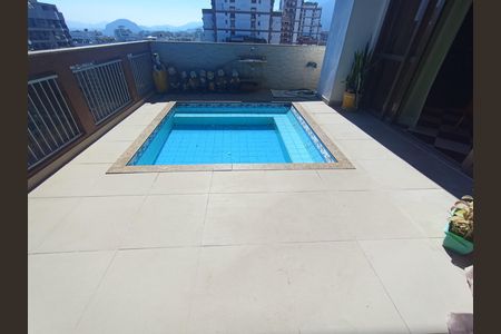 Apartamento à venda com 304m², 4 quartos e 3 vagas Apartamento à venda com 304m², 4 quartos e 3 vagasPiscina