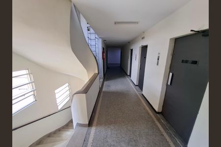 Apartamento para alugar com 60m², 1 quarto e sem vagaCorredor do prédio 