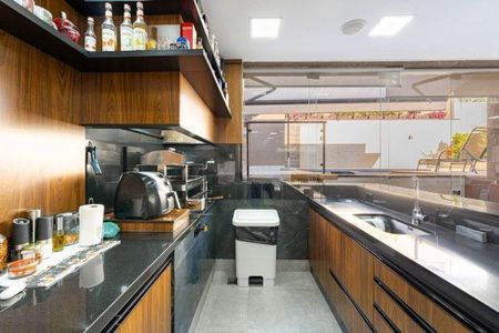 Casa à venda com 420m², 4 quartos e 6 vagas