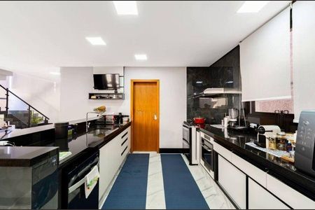 Casa à venda com 420m², 4 quartos e 6 vagas
